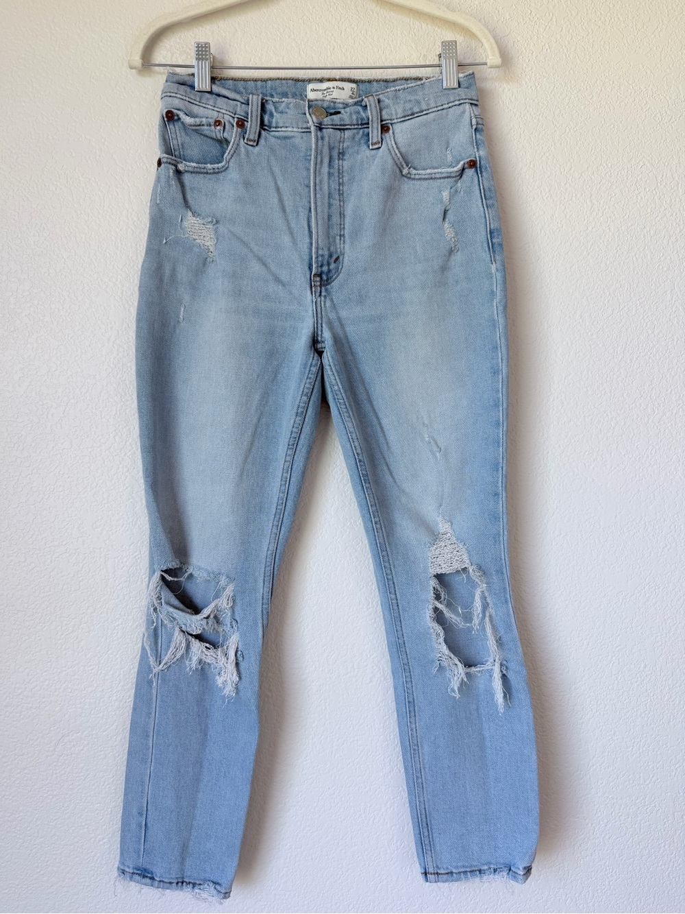 Abercrombie & Fitch The Skinny High Rise Distressed Jeans Light Wash 27 4S